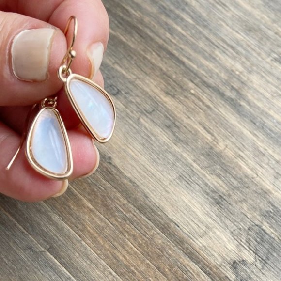 Alquimia Jewelry - GOLD WHITE OPAL STONES DROP EARRINGS